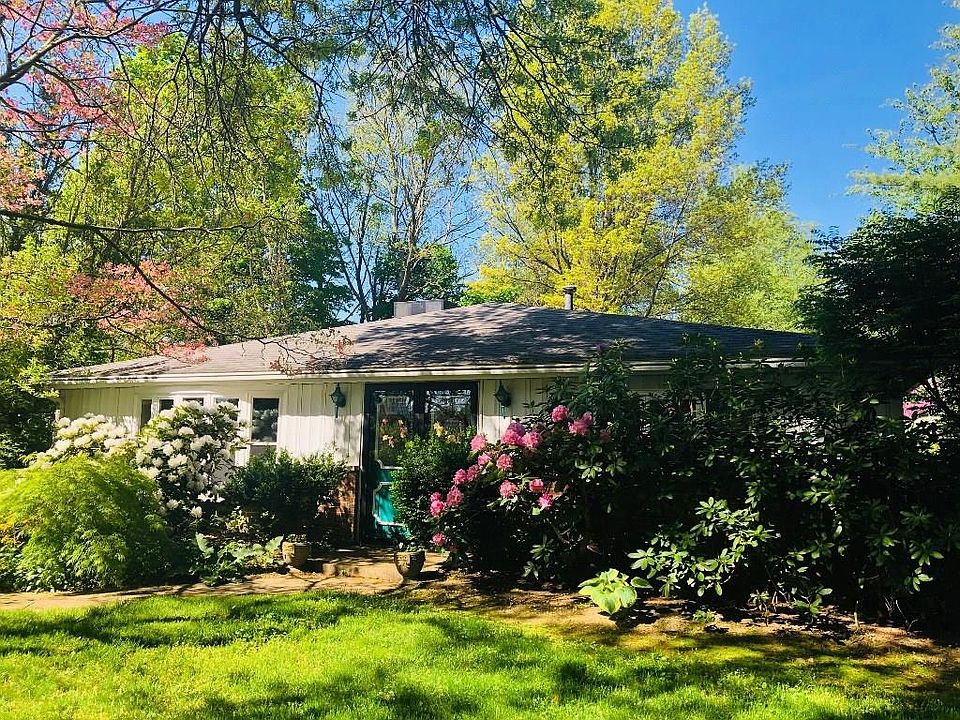1st image of 696 Yale Ave