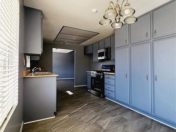 4th image of 14835 Alba Way