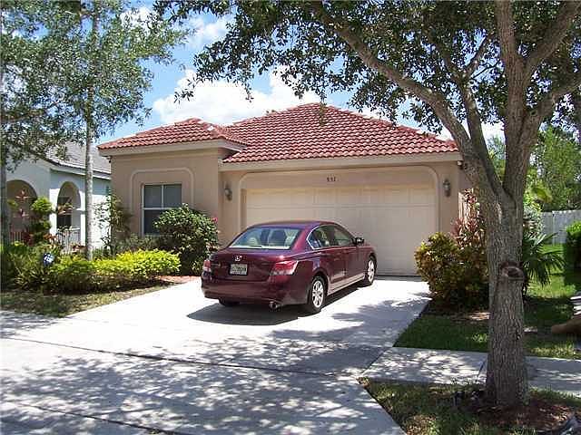 1st image of 957 Tanglewood Cir