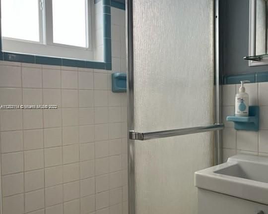 4th image of 3351 NE 17th Ave Unit 1