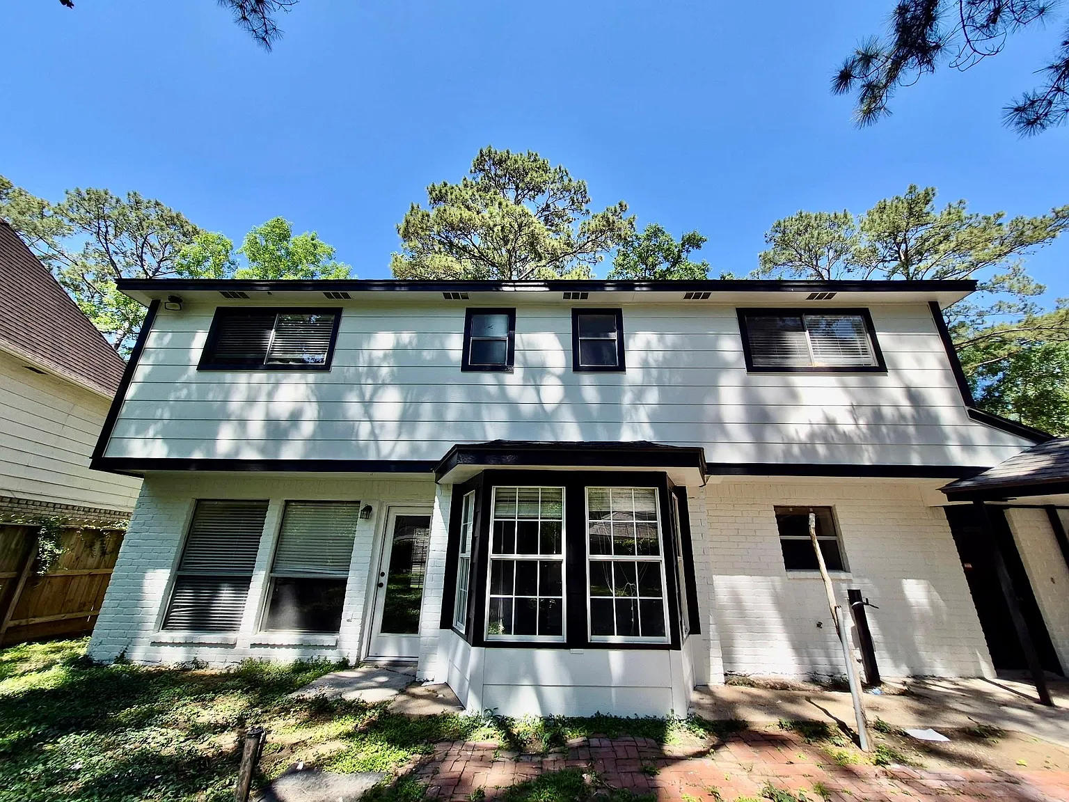4 bed, 2.5 bath, 2296 sqft, $2,295 — Photo 1