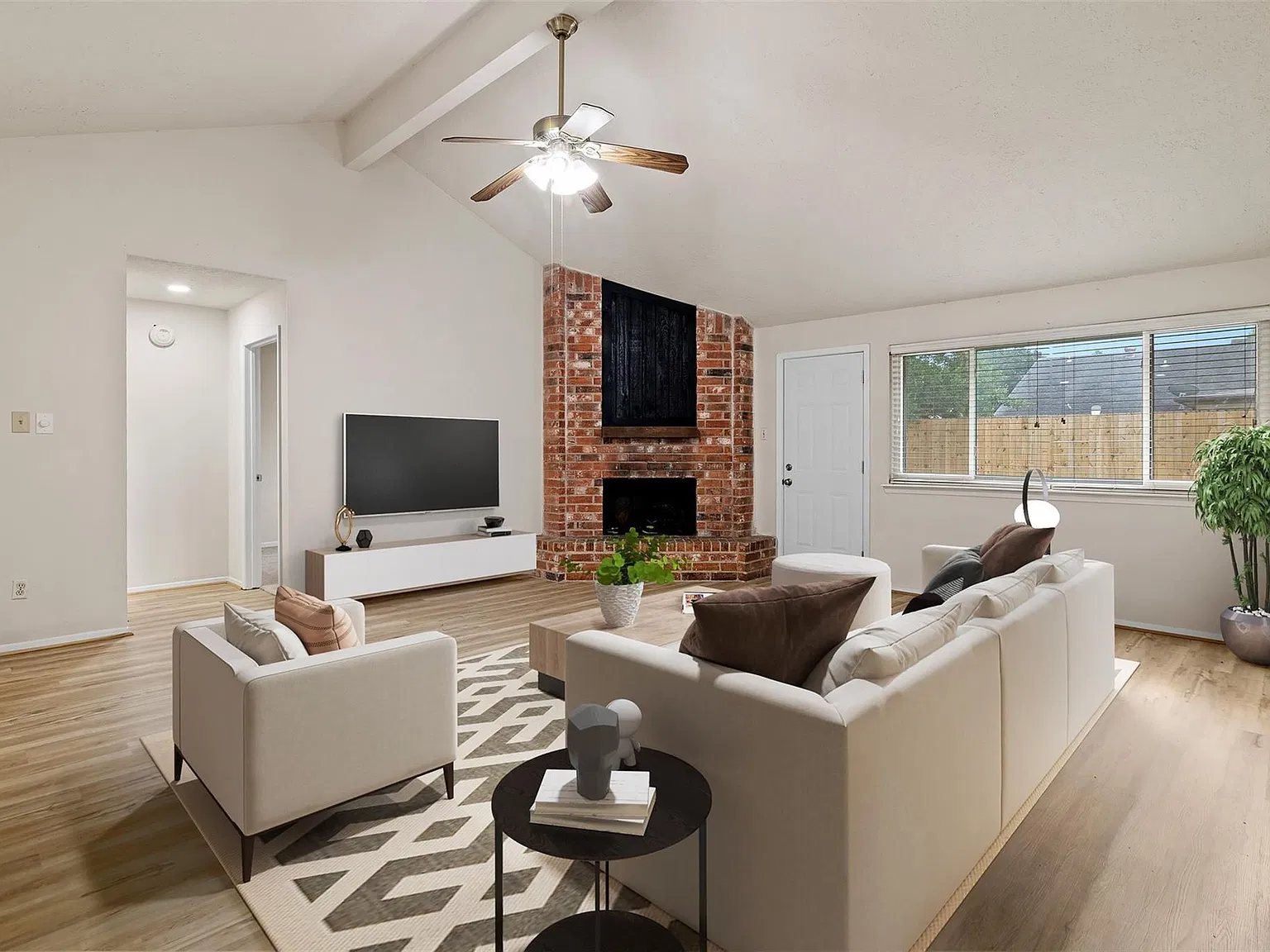 3 bed, 2.0 bath, 1695 sqft, $1,900 — Photo 2