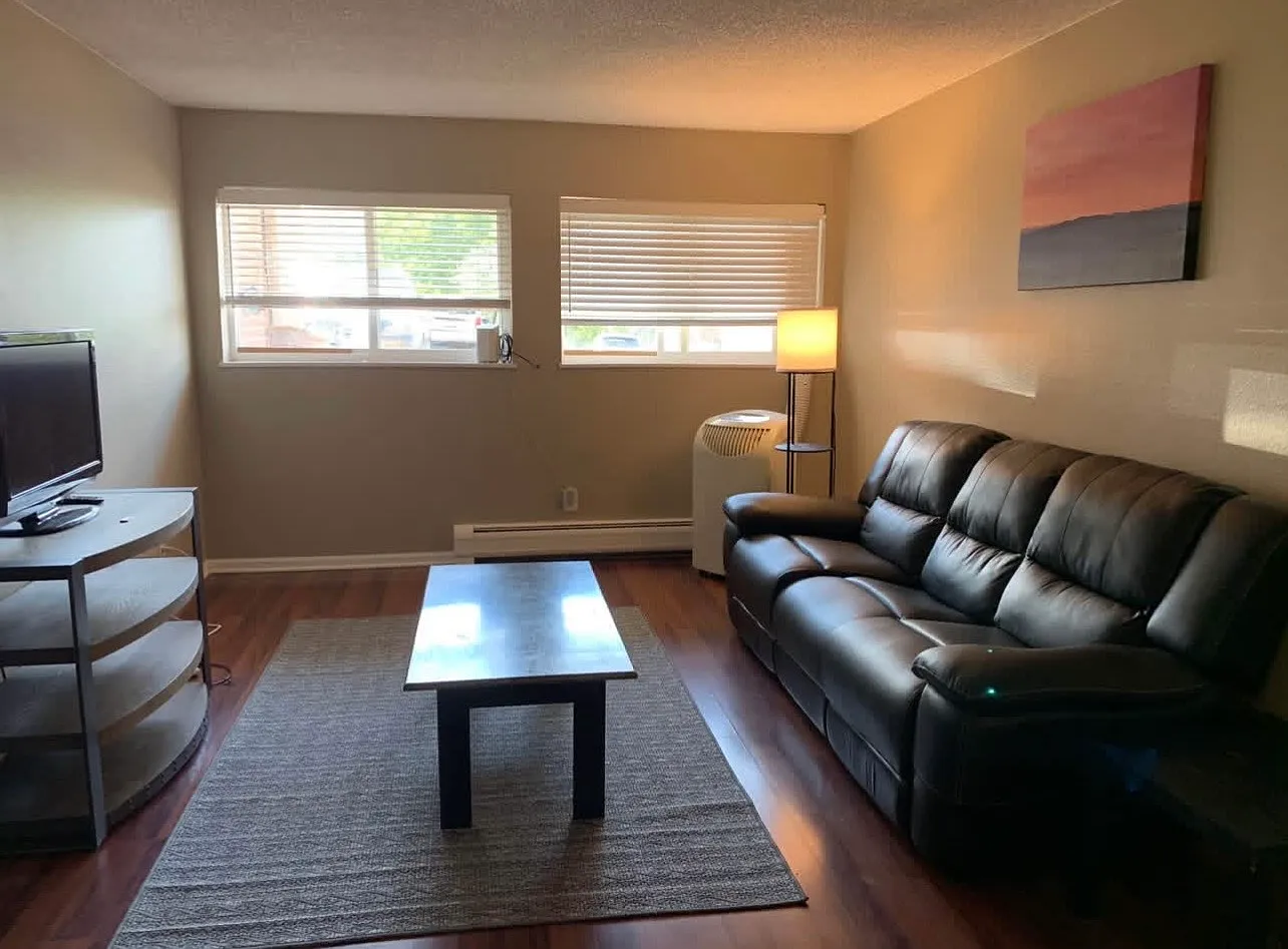 3 bed, 1050 sqft, $950 — Photo 1