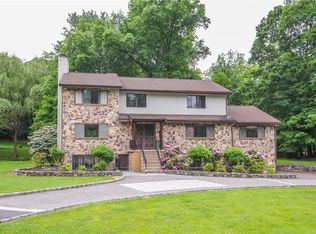 8 Elena Dr, Cortlandt Manor, NY 10567