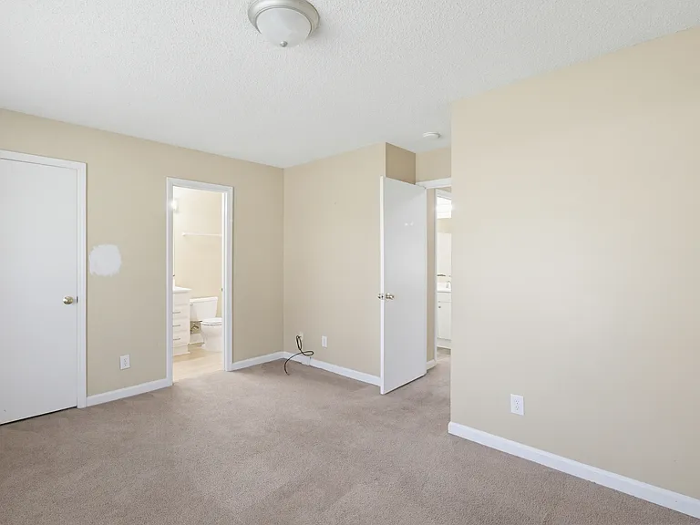 210 E McCulloch St — Photo 18