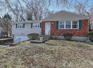 8 Musket Rd, Lincoln, RI 02865