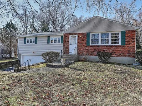 8 Musket Rd, Lincoln, RI 02865