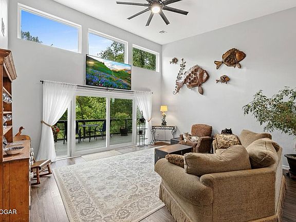 5th image of 317 Rivers Edge Ln