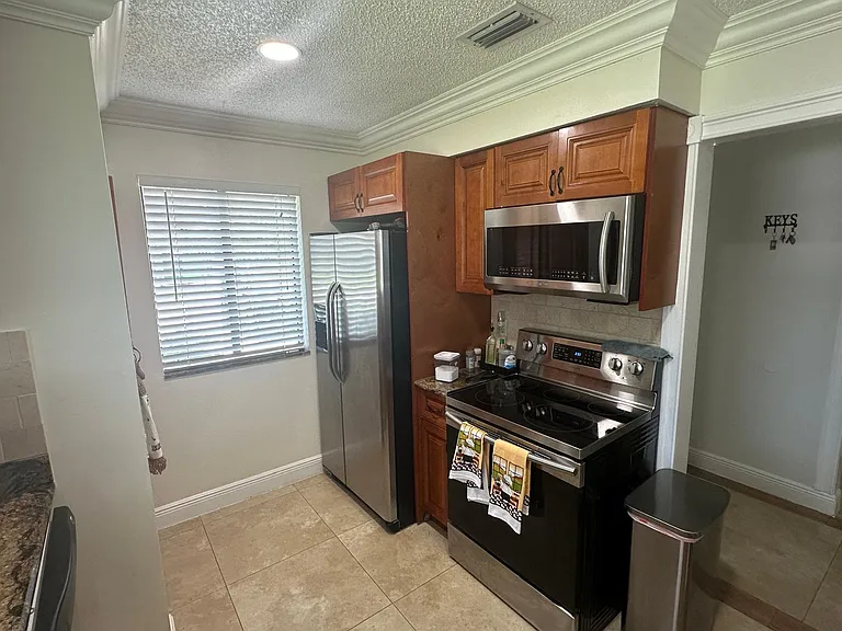 3801 Inlet Cir — Photo 6