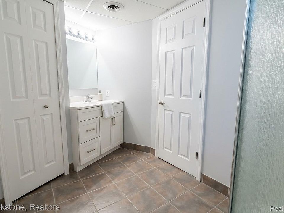 27125 Telstar St, photo 15