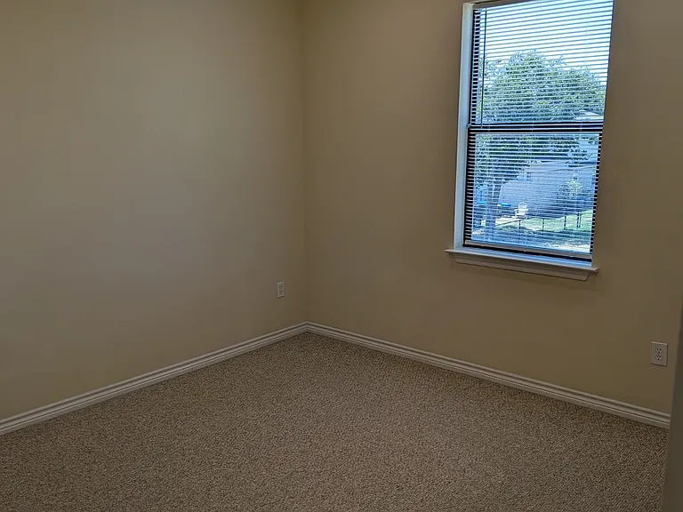 102 N Dallas St #202 — Photo 15