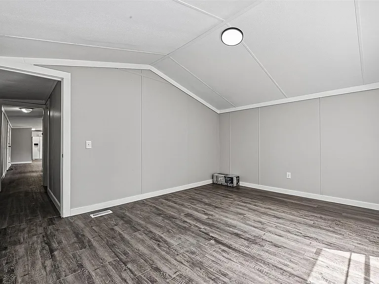 2122 Koster Rd — Photo 32