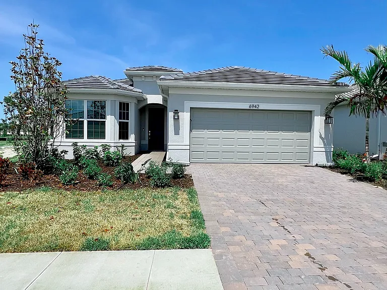 6942 Honeybell Dr — Photo 12