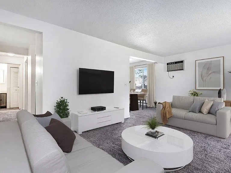 Crossroads Apartment and Townhomes — Photo 7