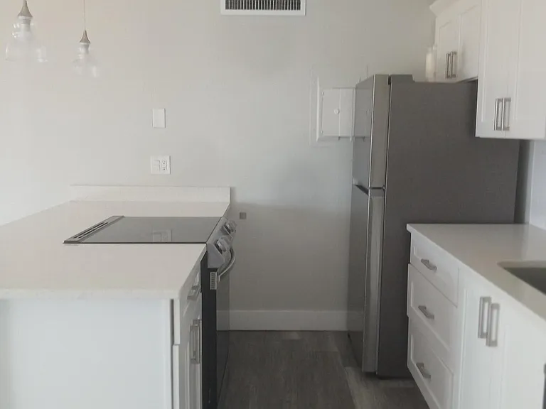 641 Executive Center Dr #P206 — Photo 2