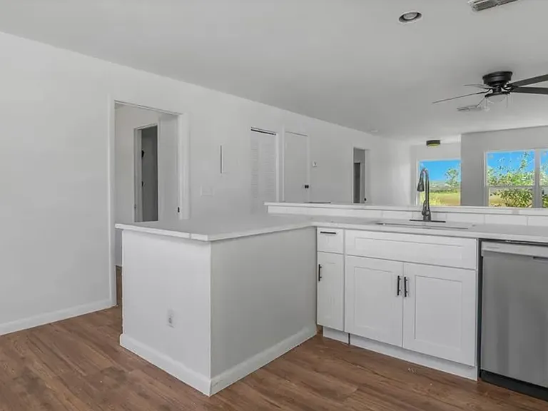 1143 Joel Blvd #B — Photo 5