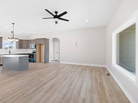 5th image of 2919 Crystal Lake Dr