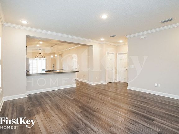 3rd image of 725 Chandler Dr
