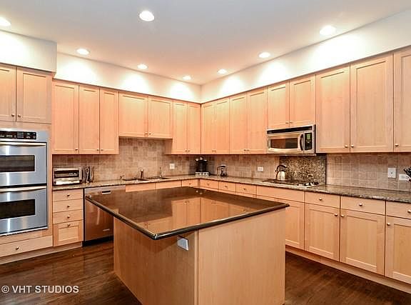 4th image of 2757 N Greenview Ave