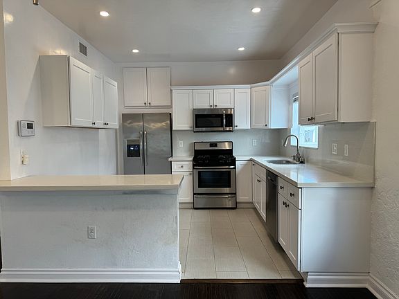 5th image of 437 N Ogden Dr