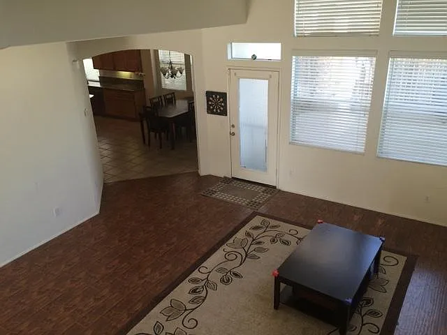 4 bed, 2.5 bath, 1897 sqft, $2,995 — Photo 3