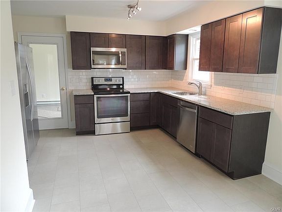 4th image of 2025 Maywood St