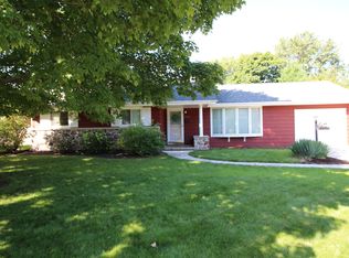 273 Hazel Ln, Hartland, WI 53029