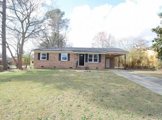 805 Medlo Rd, Fayetteville, NC 28303