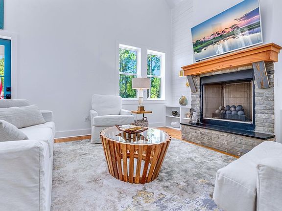 5th image of 137 Bay Colony Way