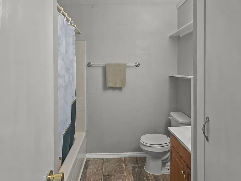 701 Idlewilde Dr — Photo 3
