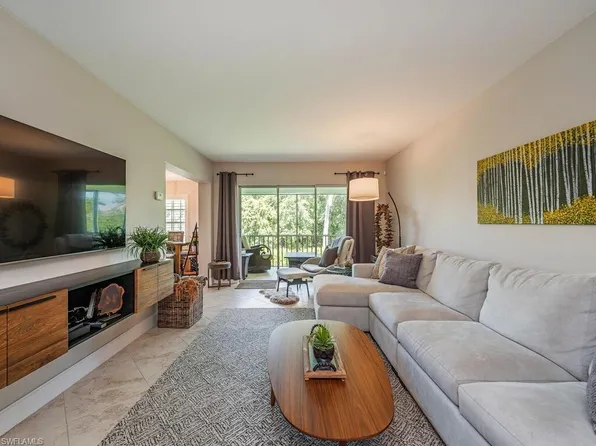 208 Bobolink Way, Naples, FL 34105
