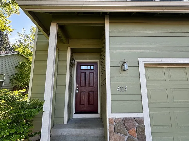 4115 Geranium Loop NE — Photo 1