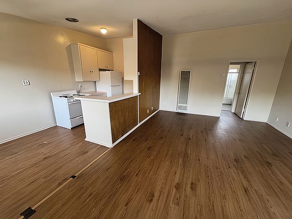 2nd image of 2322 Lincoln Park Ave #10