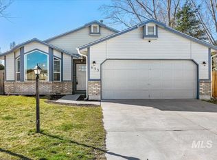 633 W Woodbury Dr, Meridian, ID 83646