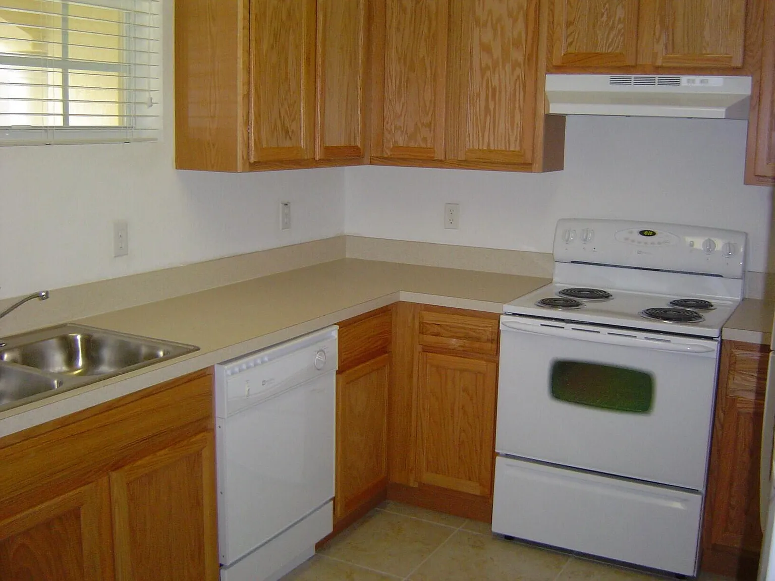 3 bed, 2.5 bath, 1316 sqft, $2,497 — Photo 3