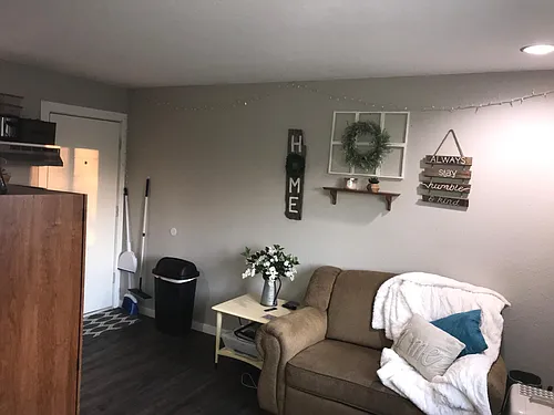 1215 Sylvan St Photo 1