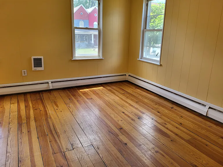 261 Lehigh Ave — Photo 3