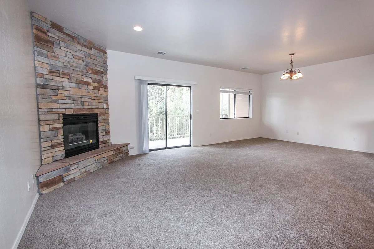 Building Photo - 1060 Stratus Way