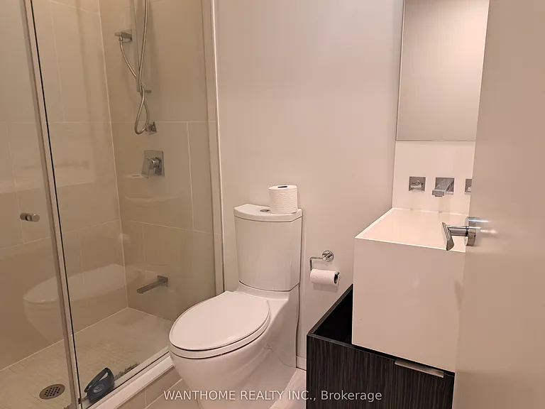 1 Bloor St E #502 — Photo 6