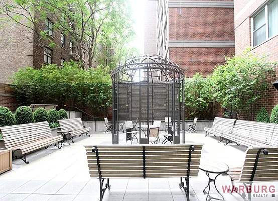 Sold by Warburg | media 27