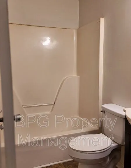 205 N Main St #6 — Photo 9