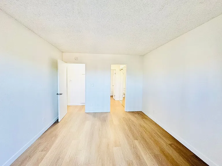 Westpark Apartments — Photo 12