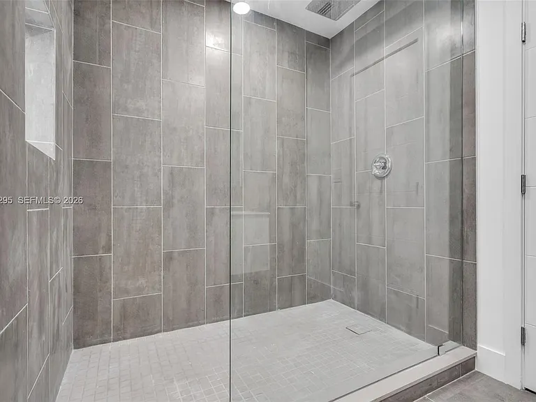 648 South Dr — Photo 8