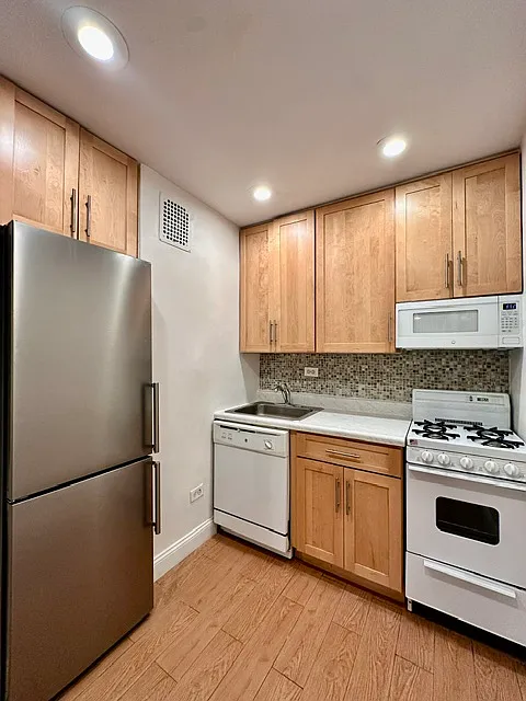 149-45 Northern Blvd — Photo 1