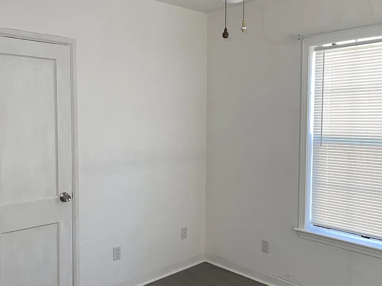 122 Brandon Ave — Photo 5