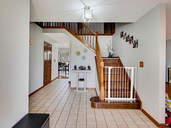 4th image of 1075 Longford Rd
