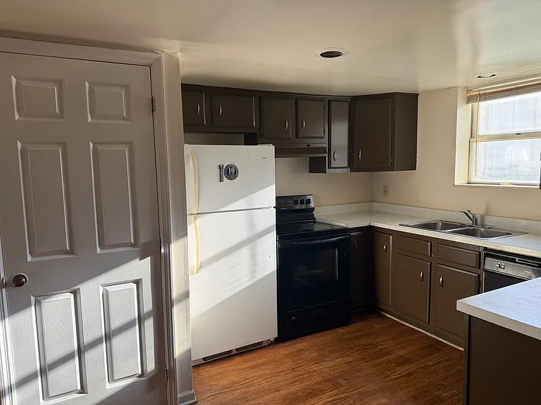 1115 Woodlawn Ave #1 — Photo 2