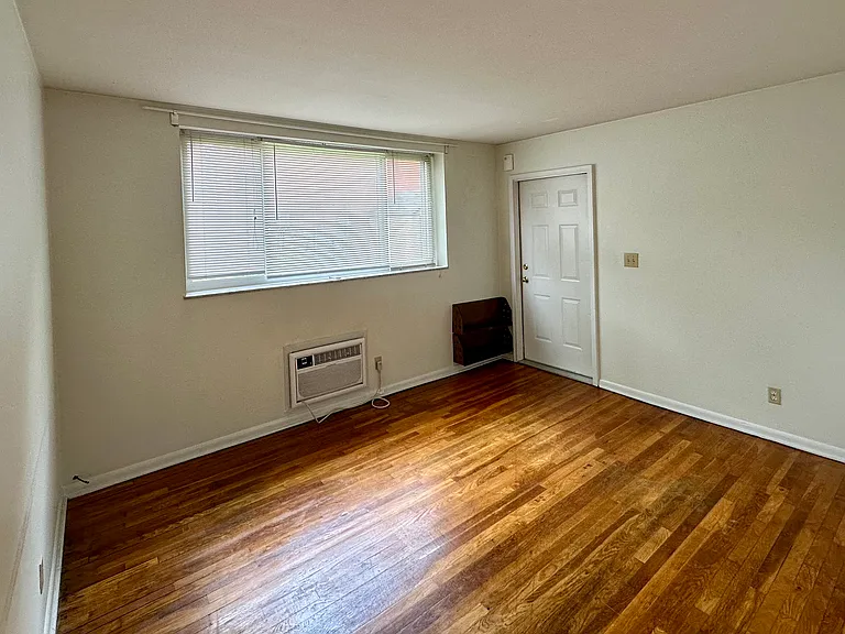 749 Bryden Rd #C — Photo 2