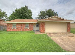 1118 S Oak St, Bristow, OK 74010
