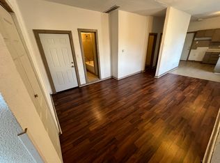 8709 S Escanaba Ave #2R, Chicago, IL 60617